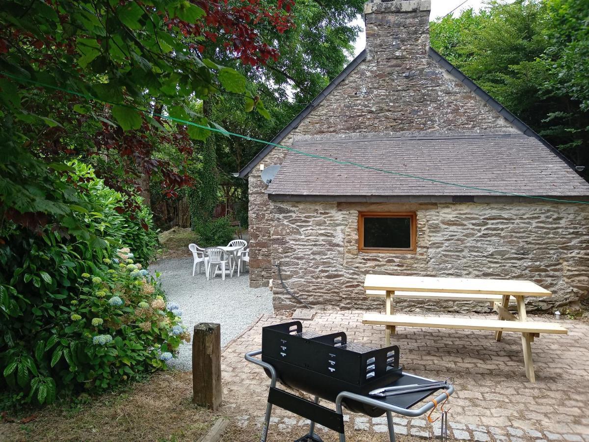 Character Breton Cottage Carhaix-Plouguer Exteriör bild
