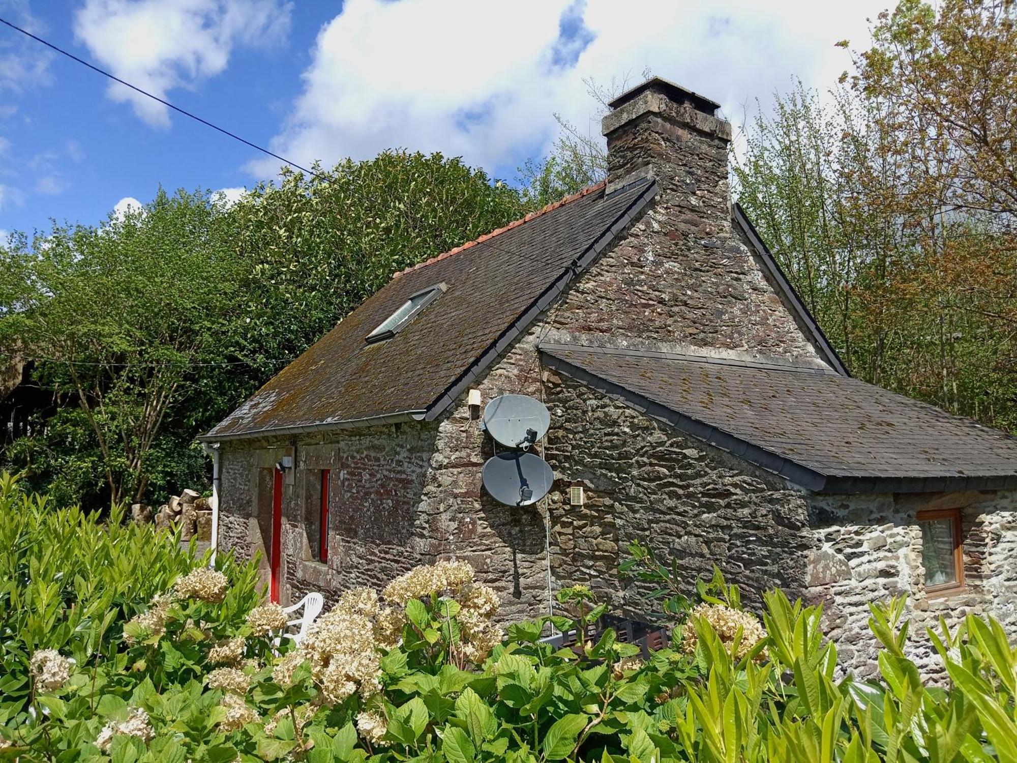 Character Breton Cottage Carhaix-Plouguer Exteriör bild