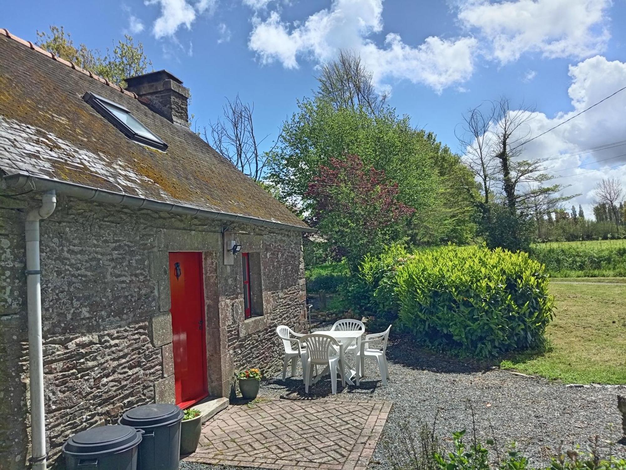 Character Breton Cottage Carhaix-Plouguer Exteriör bild