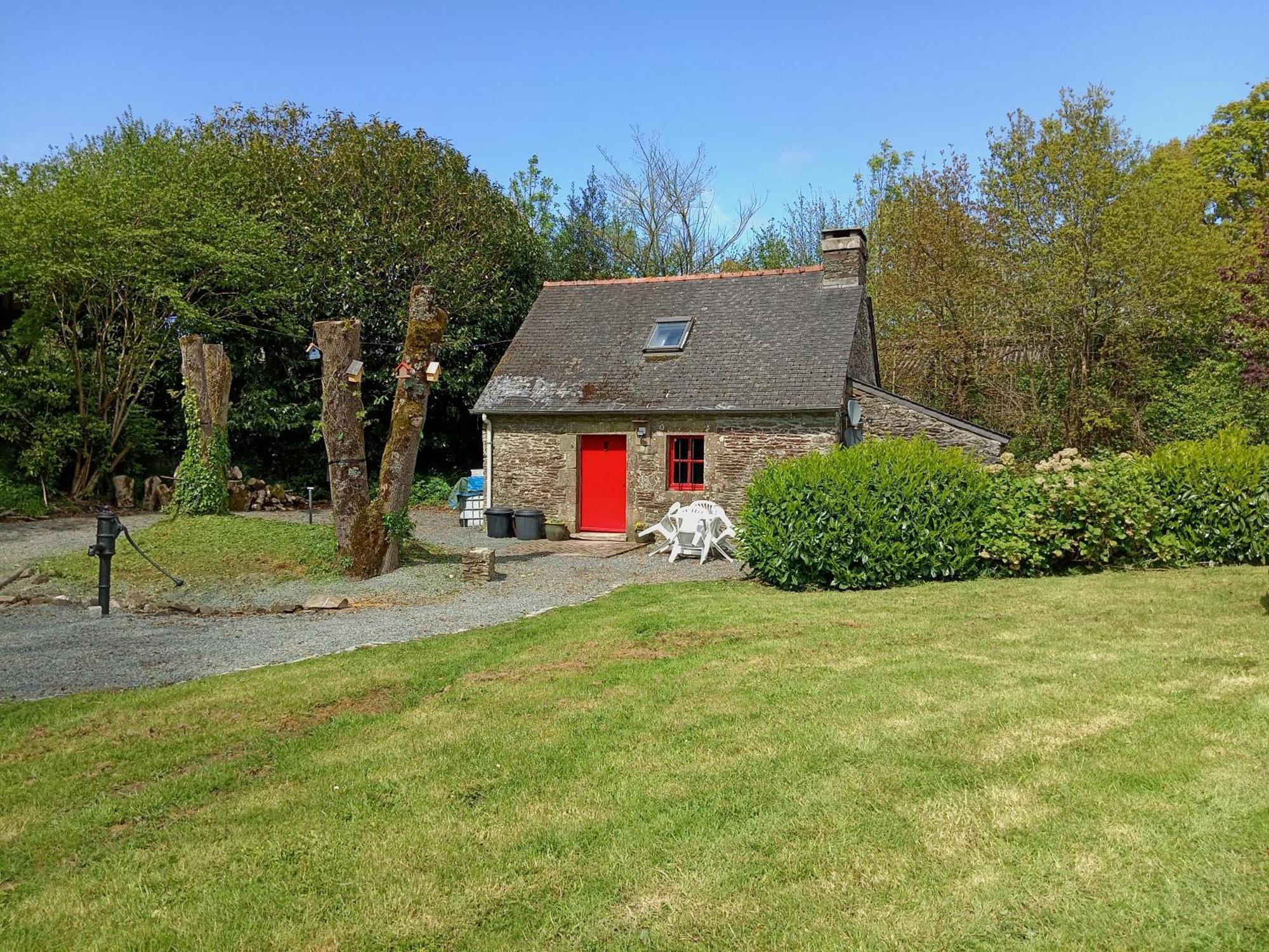 Character Breton Cottage Carhaix-Plouguer Exteriör bild